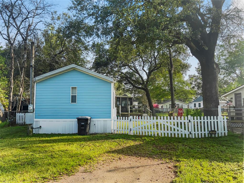1015 W Lang Street Brazoria Home Listings - TBT Real Estate Brazoria County Real Estate